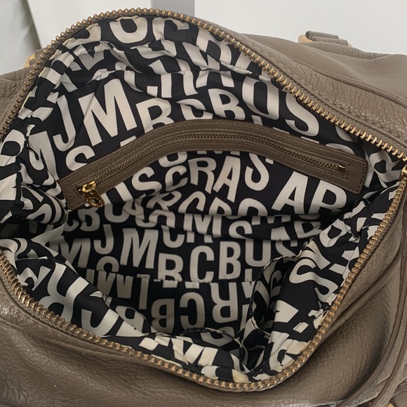 Marc Jacobs Brown Pebbled Leather Slouchy Two-Way convertible Bag - Picture 13 of 16